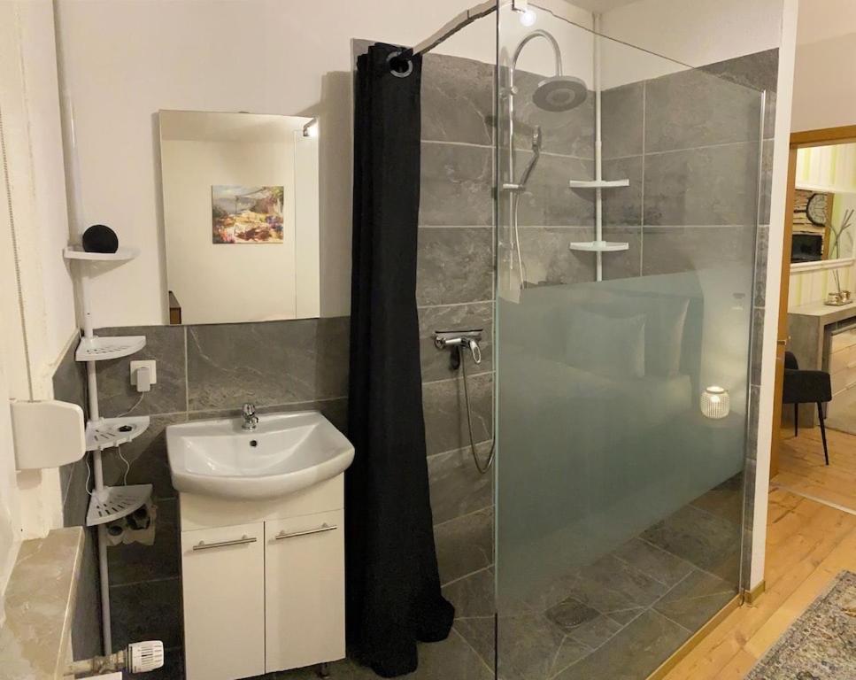 Kleines Apartment Mit Begehbarer Dusche Im Schlafzimmer Eberbach  Exterior foto
